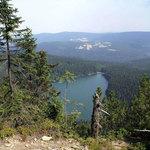 pohled na Černé jezero a okolí z jezerní stěny